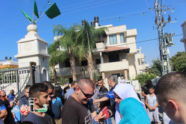 فيديو : كفر قاسم تودع الفوج الأخير  من حجاج  الطائرة   وسط دموع الفرح  ورئيس البلدية :  لا تنسونا من الدعاء 